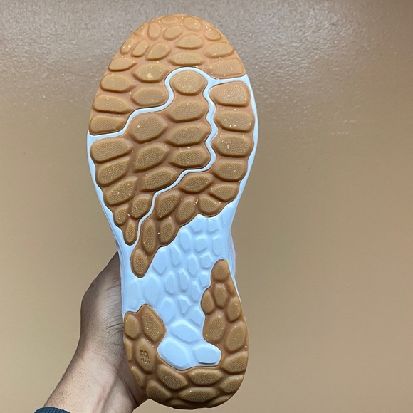 New Balance Fresh Foam Arishi V4 Women's Running Sneakers “White Pink Gum” SZ 8 - Picture 14 of 16